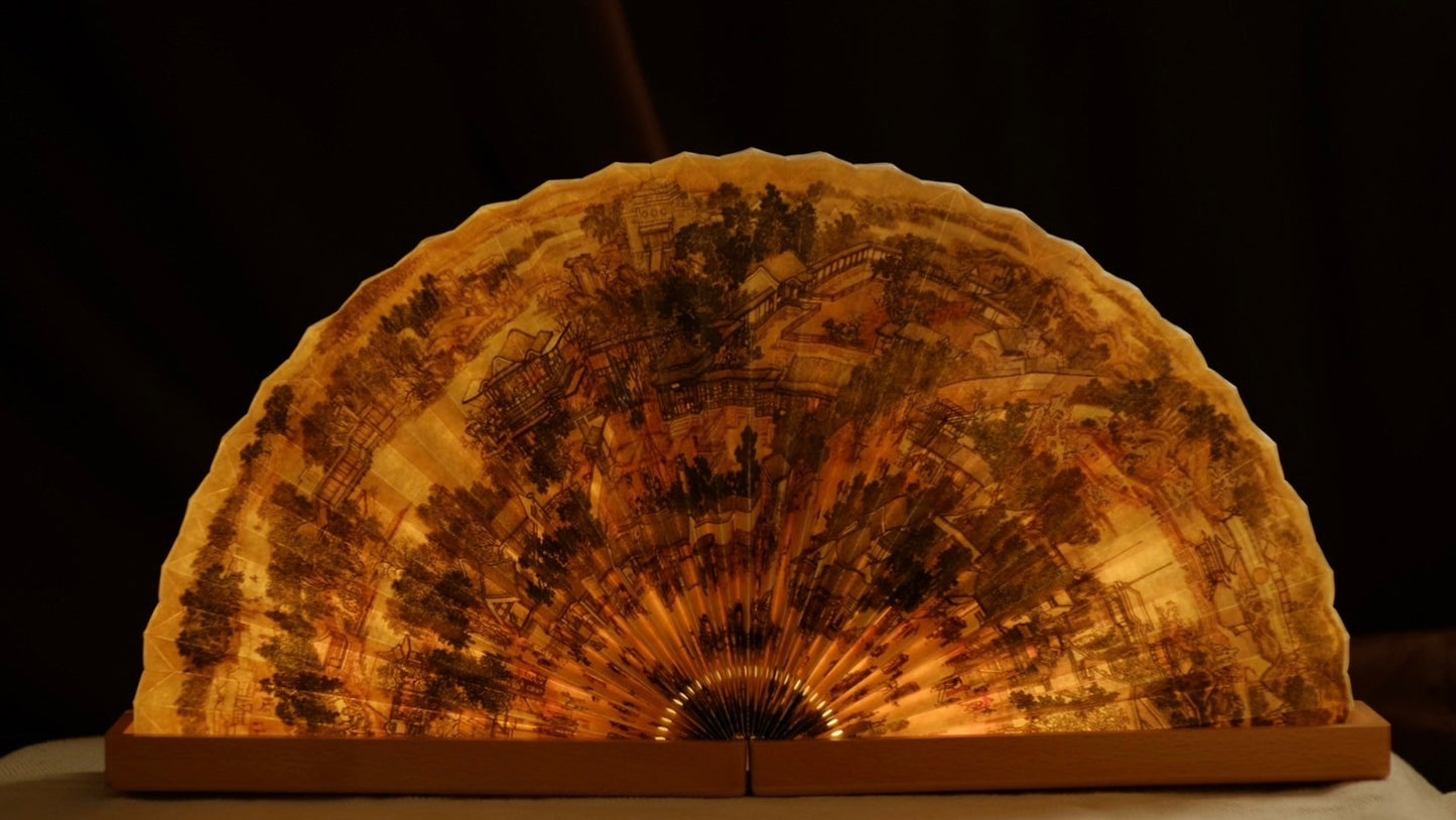Qingming Riverside Painting – Chinese Classical Elegance. Wholesale with discounts available. Fan-shaped LED Book Lamp, USB charging, and long-lasting battery life