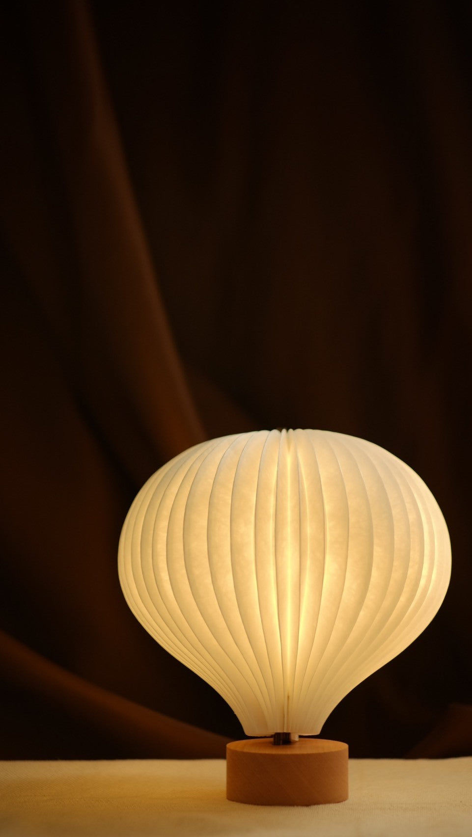 Nordic Hot Air Balloon Lamp - Wholesale with Discounts! Foldable Magnetic LED Book Lamp with USB Charging, Durable Design