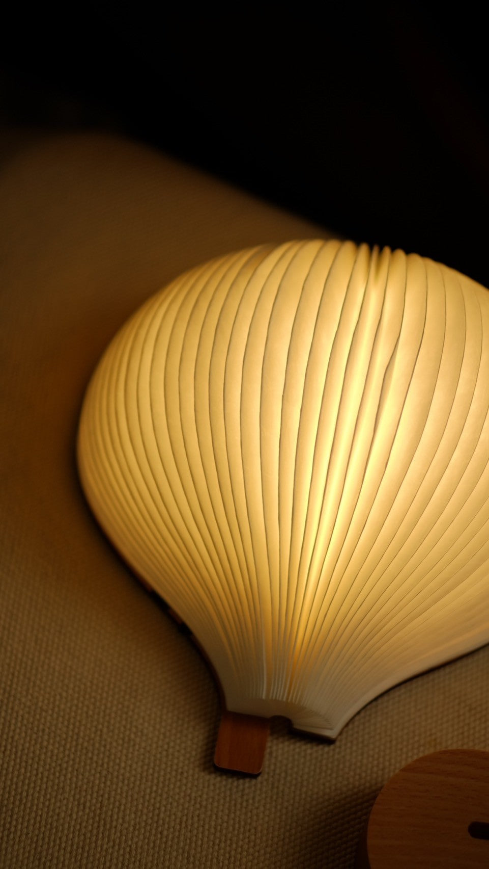 Nordic Hot Air Balloon Lamp - Wholesale with Discounts! Foldable Magnetic LED Book Lamp with USB Charging, Durable Design