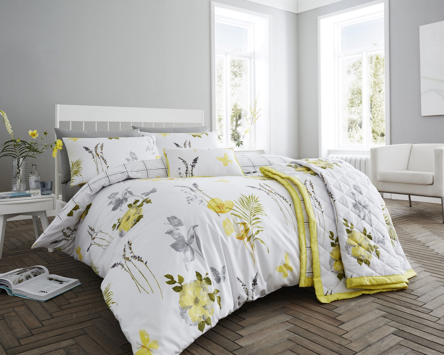 Inky yellow Reversible Paisley Striped All Season Quilt Set. lemon yellow Quilt Coverlet Bed Set Kadi Collection